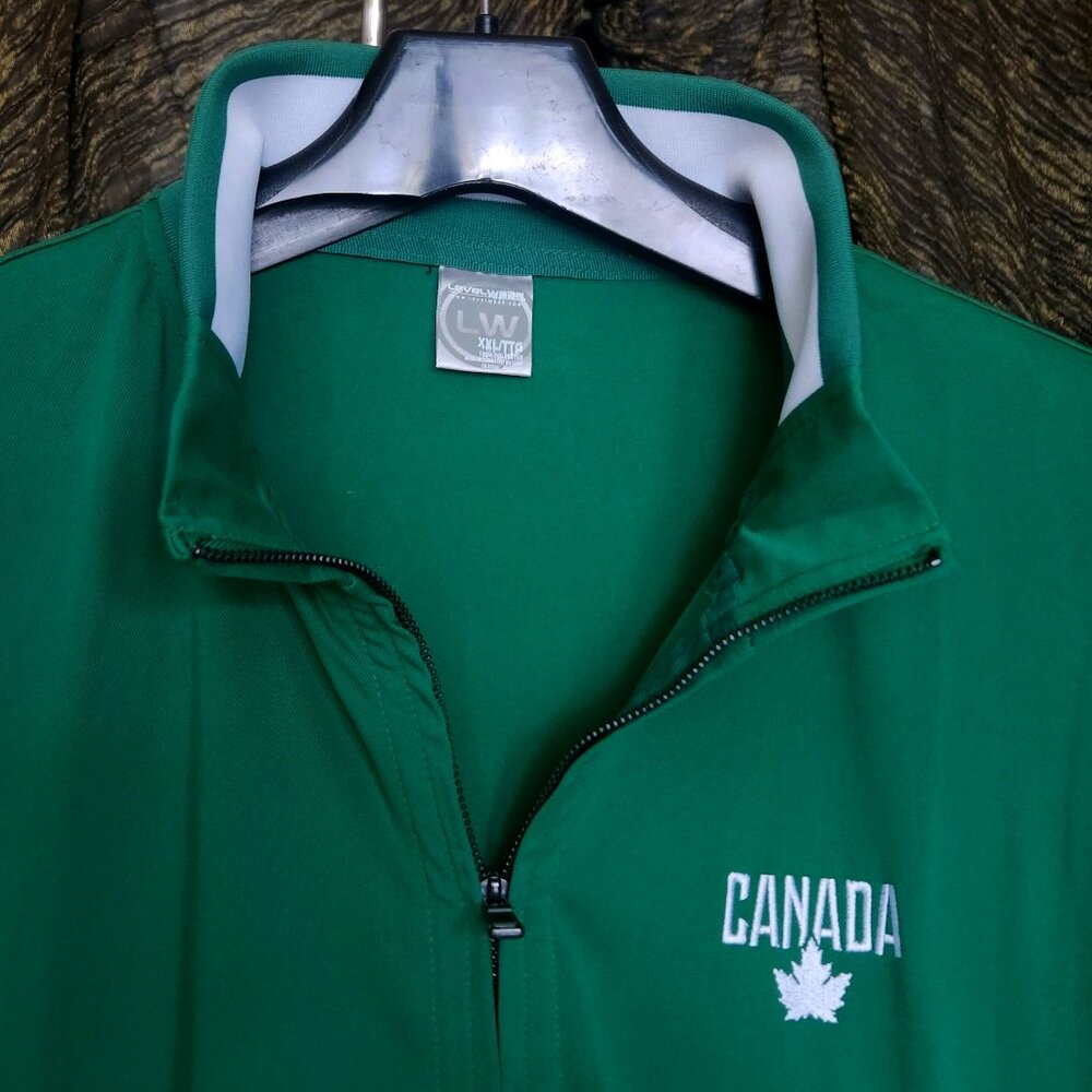 Big name in sportswear B'ful Level Wear soft inside, pockets full zip CANADA
